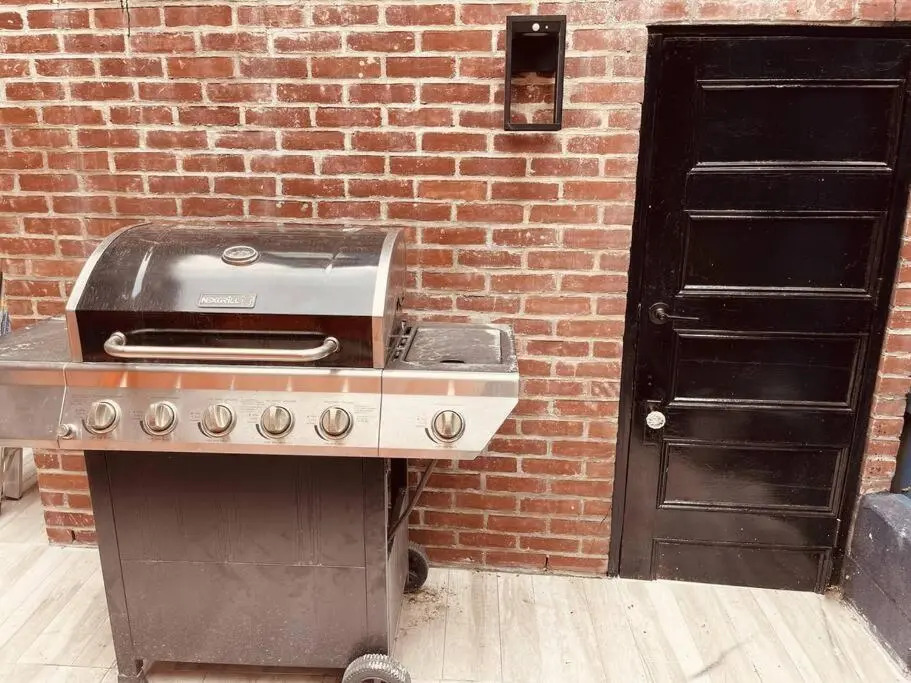 1850s historic Row House 7min train to NYC with private backyard