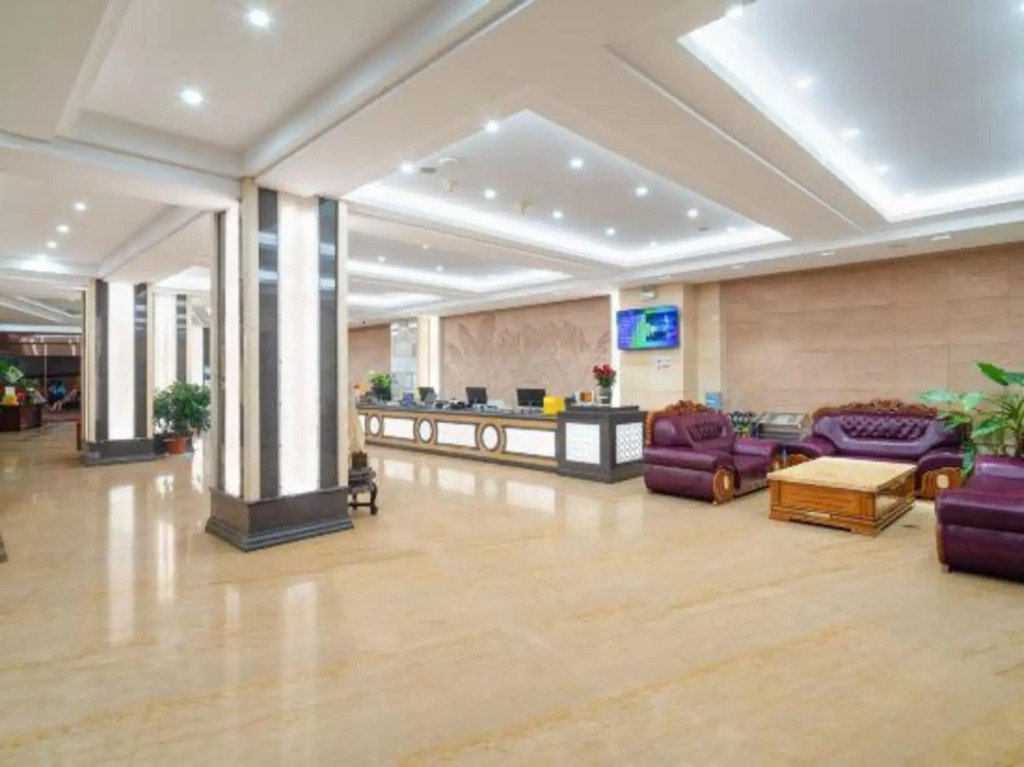 Hengyi Hotel (Railway Station Store of Dashu Camp, Renmin East Road, Kunming)