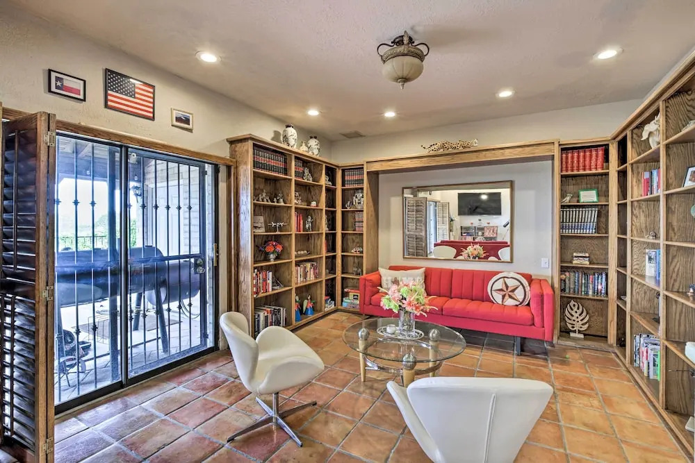 Elegant El Paso Condo ~ 10 Mi to Downtown!