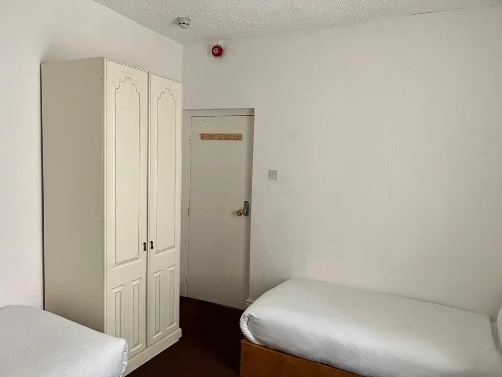 Cheers Hotel