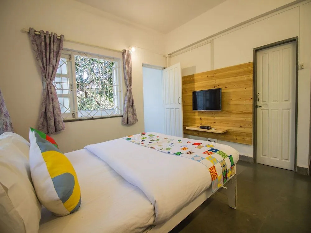 OYO 12929 Home Field View Studio Parra
