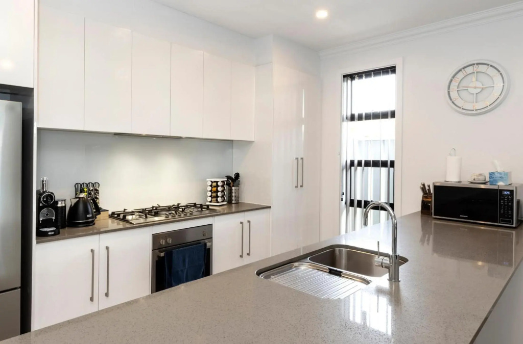 Cozy Getaway, King Bed with TV, NBN, Nespresso Coffee Machine