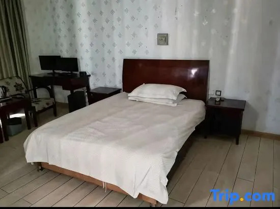 Haiyue Express Hotel (Gushi Third Middle School West Asia Plaza)
