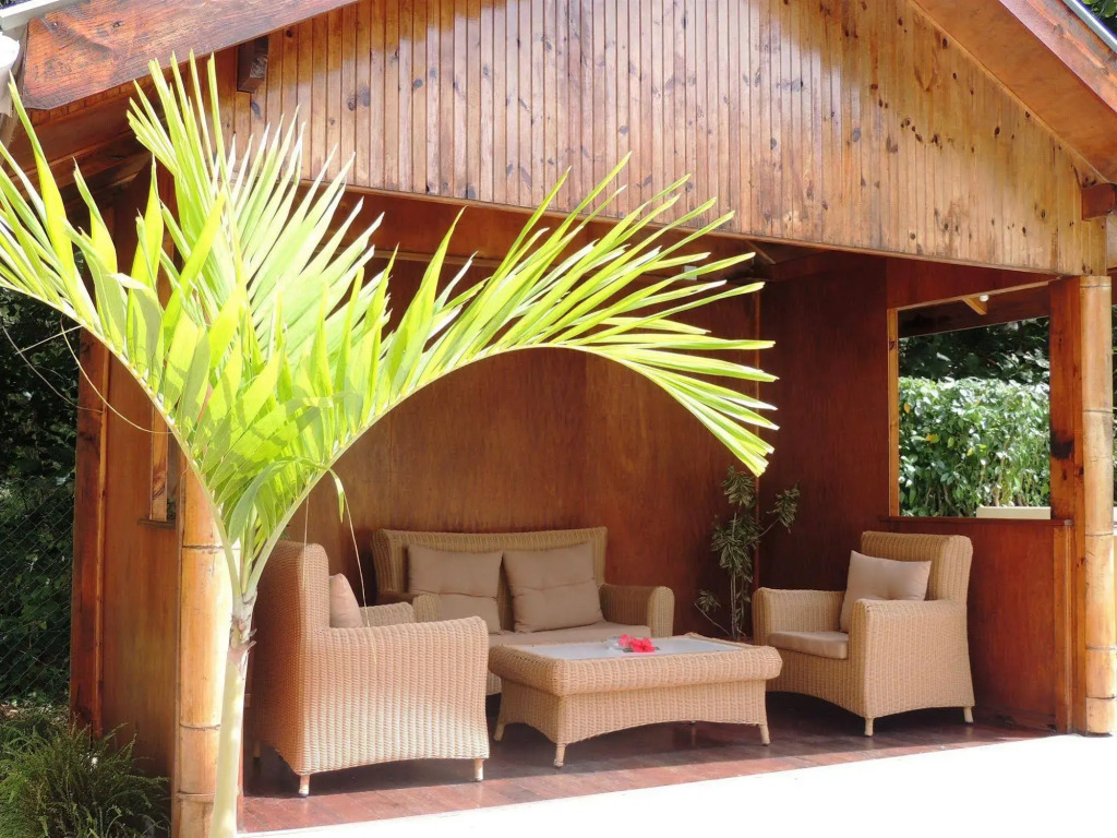 Reef Holiday Apartments