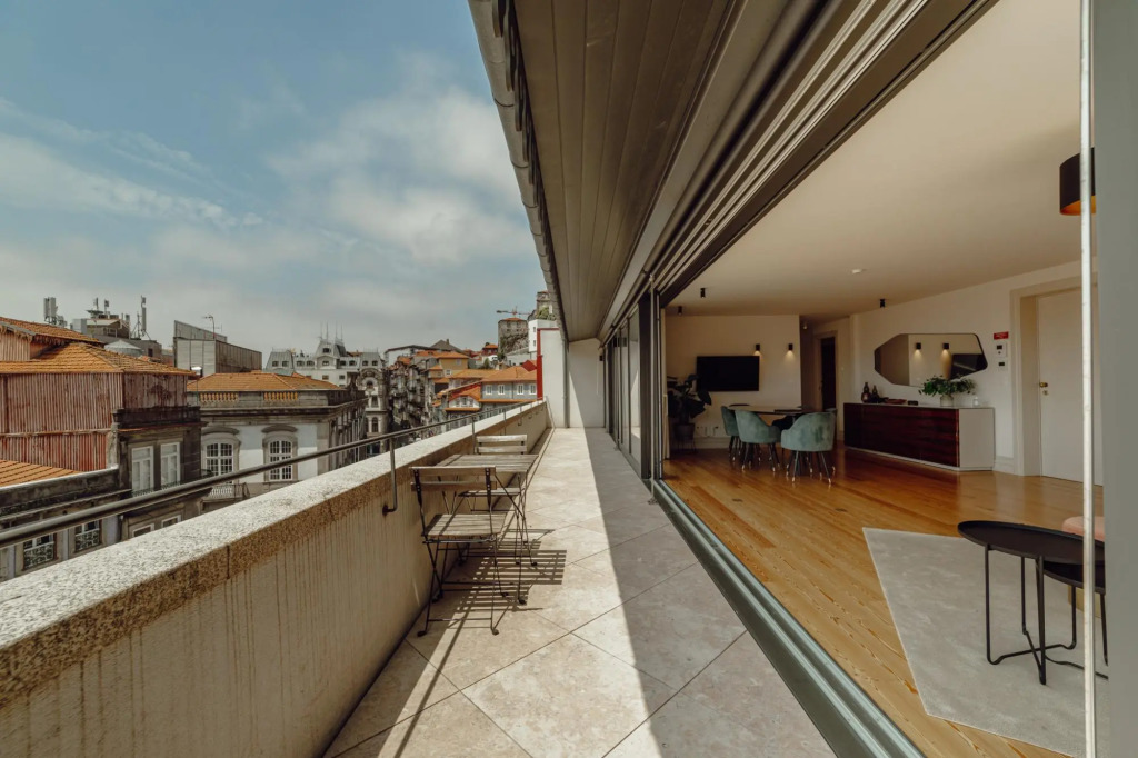 Downtown Penthouse With River View by Vacationy