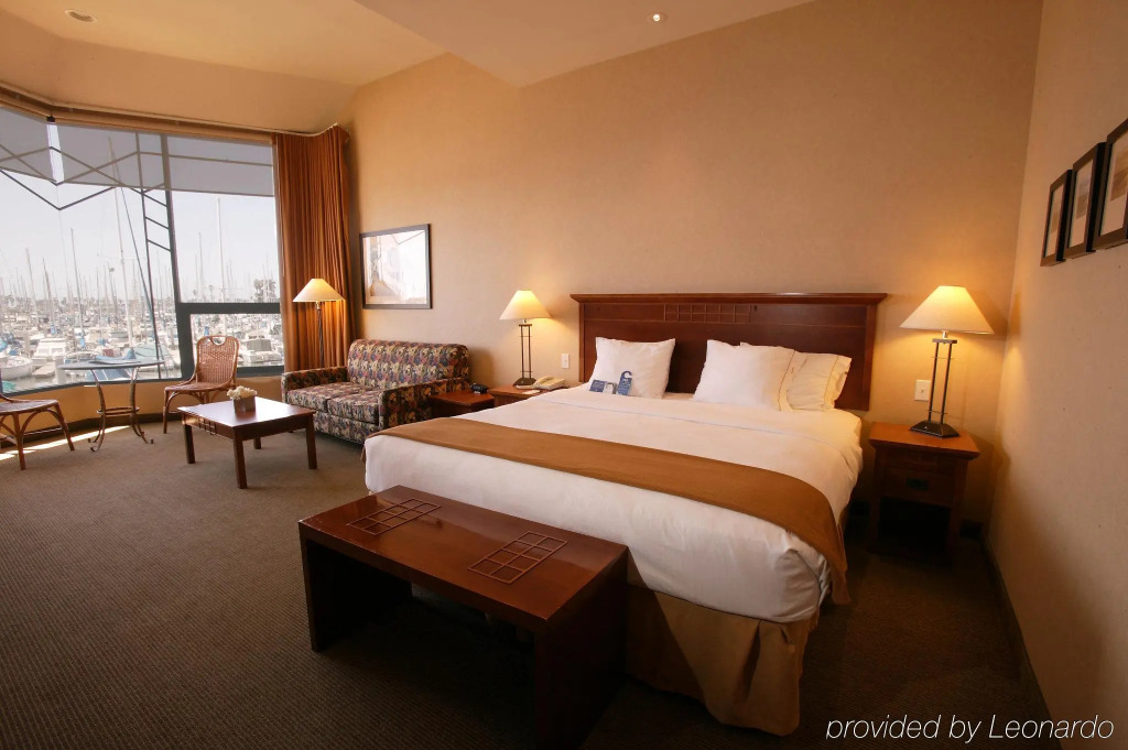 Holiday Inn Express Hotel & Suites Ventura Harbor by IHG