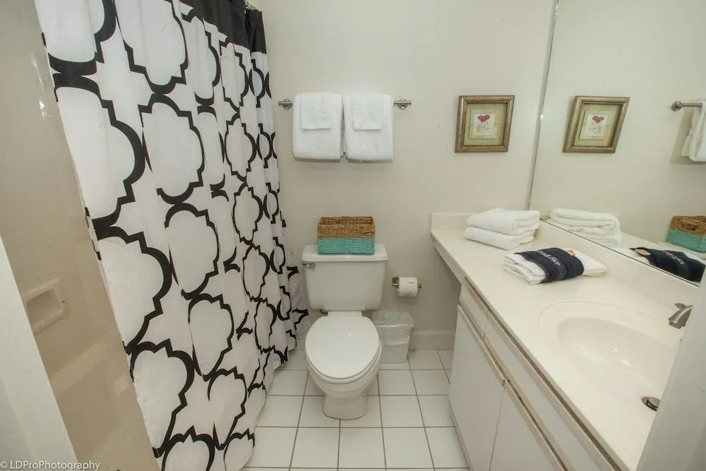 Oceania 705 3 Bedroom Condo by RedAwning