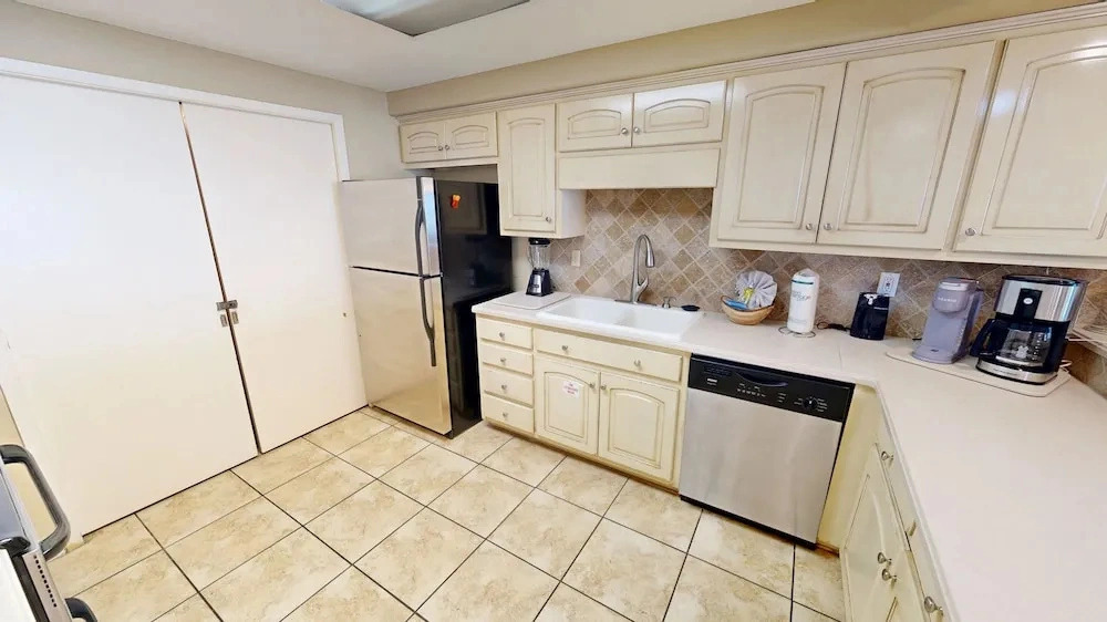 Shoreline Towers 3093 2 Bedroom Condo