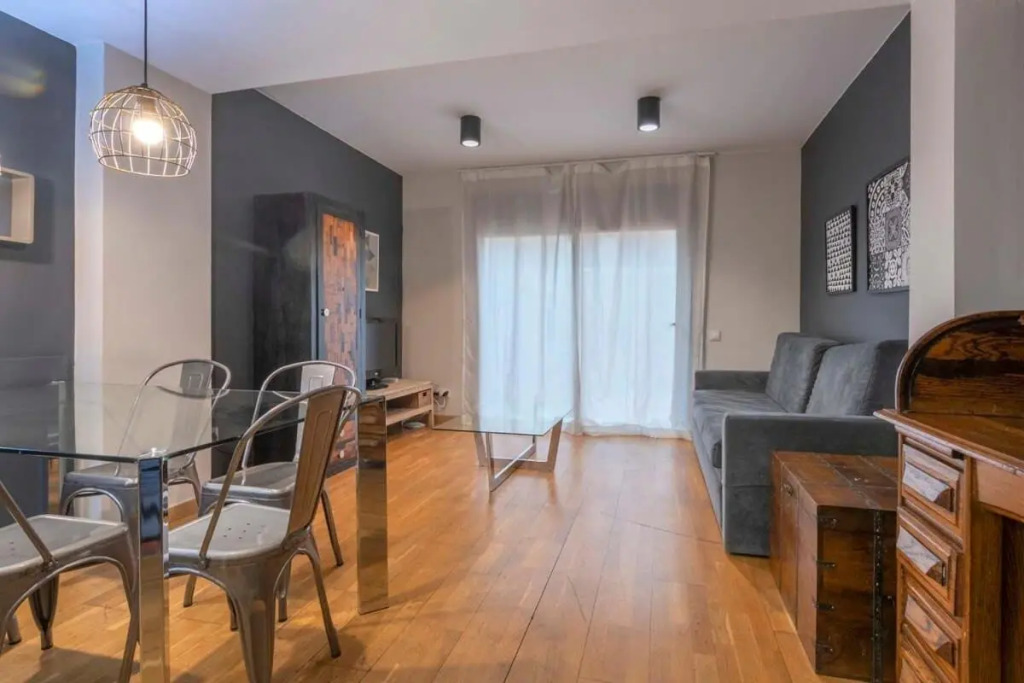 Bright and modern Duplex with terrace in Eixample district P1