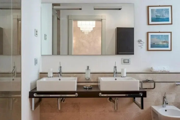 Luxury Lakefront Onassis 1 by Apt24