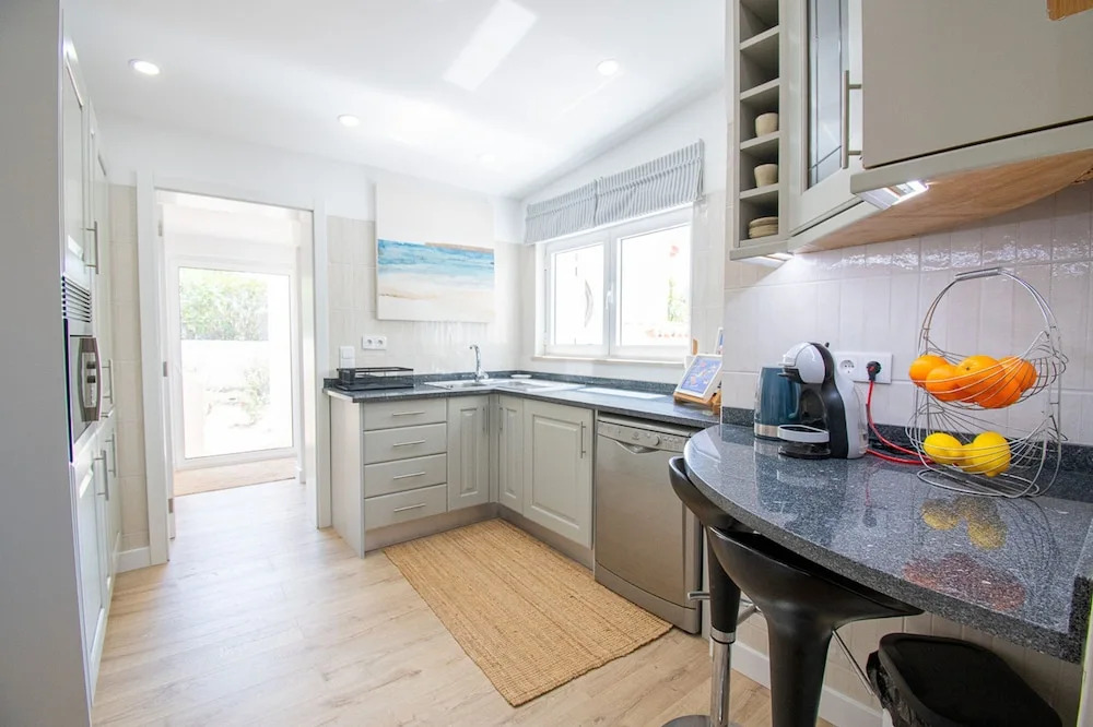 67 adm 3 Bedroom Villa Walking Distance to Carvo