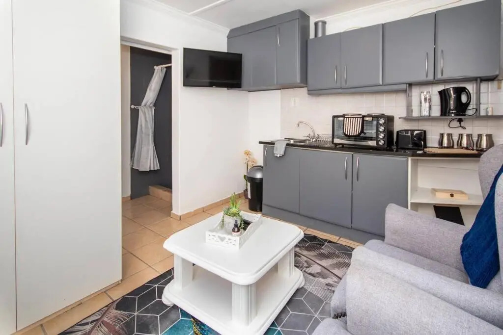 HQ Warm and Cosy 1 Bedroom Unit In Sea Point