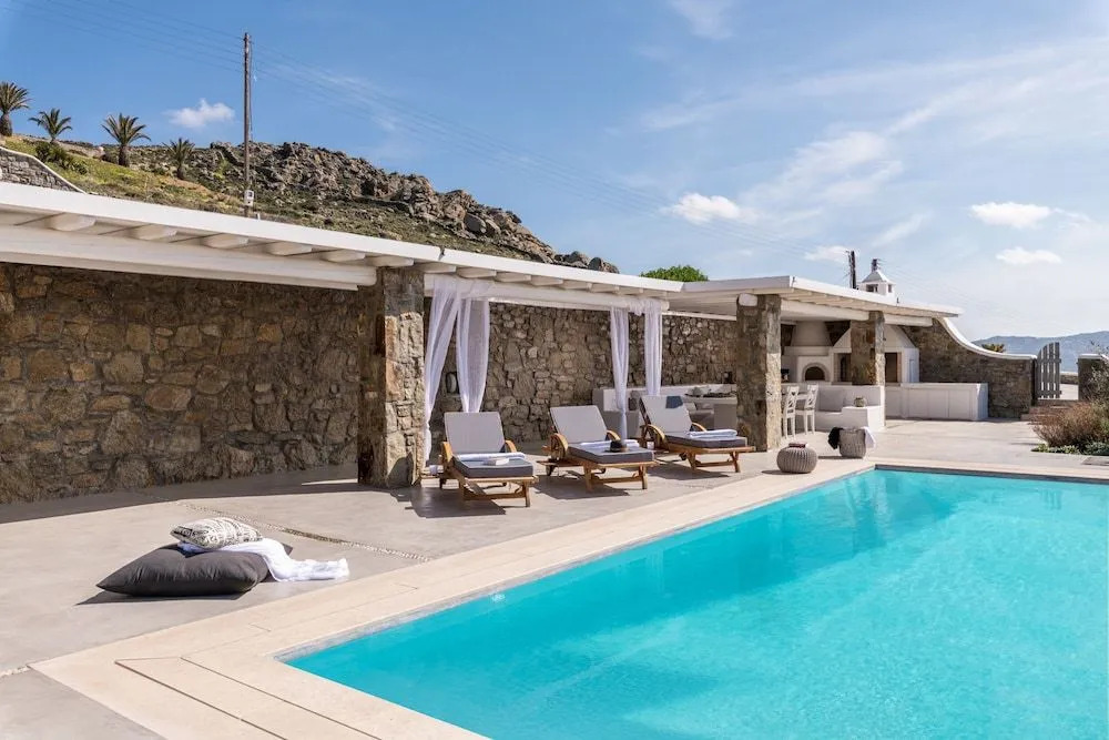 Luxury Villas  by Live&Travel