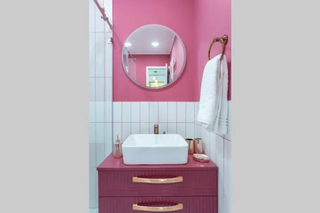 Luxury Meets Convenience - 2 bdrm @ City Center