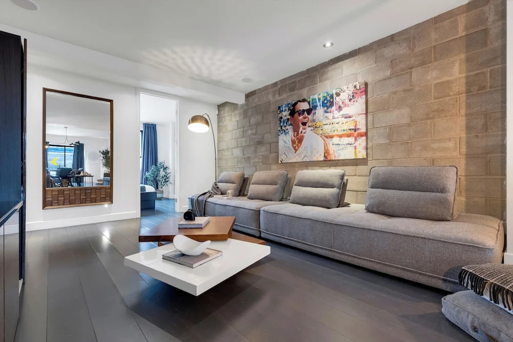 LiV MTL MTL Plateau Urban Suites Near Downtown Montreal