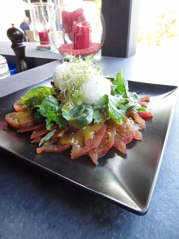 Chez Maman Hotel & Restaurant