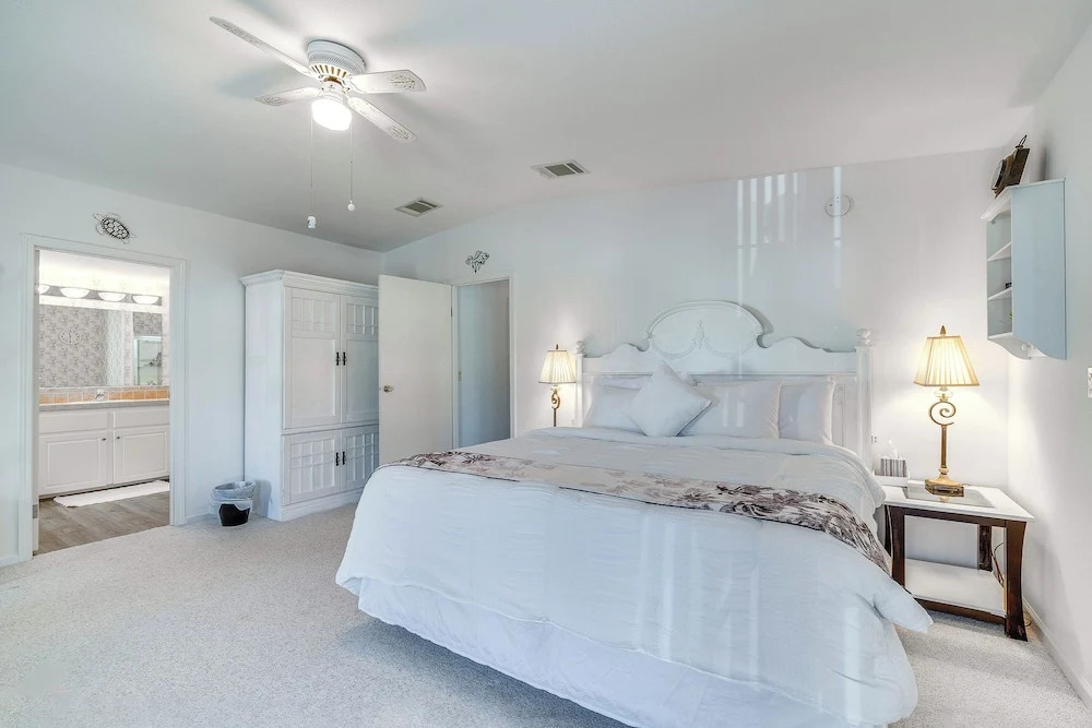 Waterfront Weeki Wachee Home w/ Fire Pit!