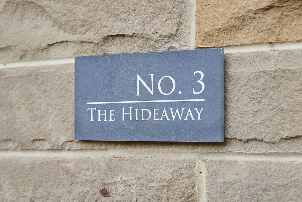 Host Stay Holmfirth Hideaway