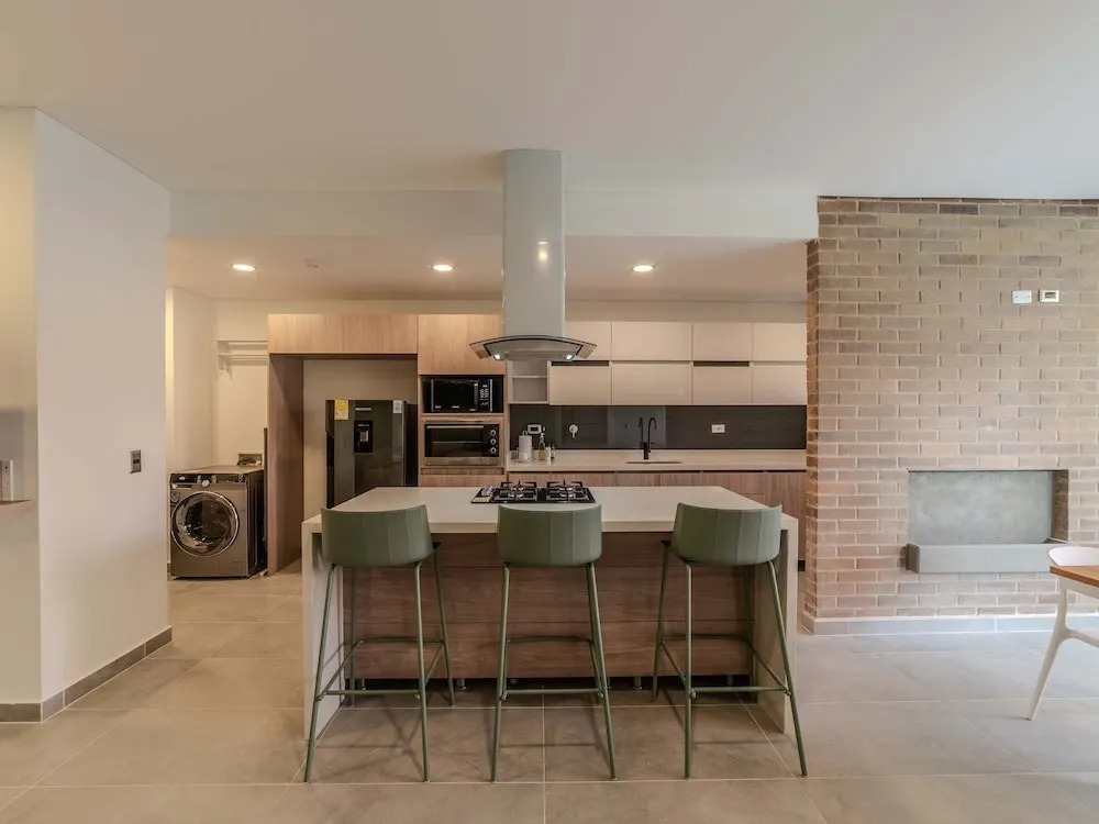 w Spacious 3BR w Outdoor Dining Terrace in Laureles