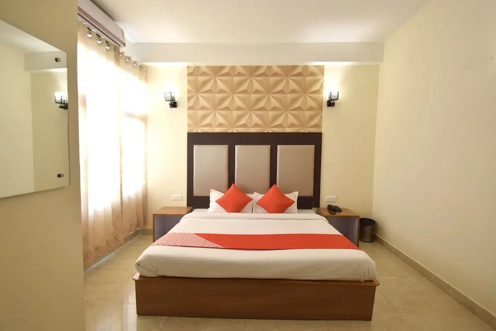 Oyo 11567 Hotel Shivalik Hills