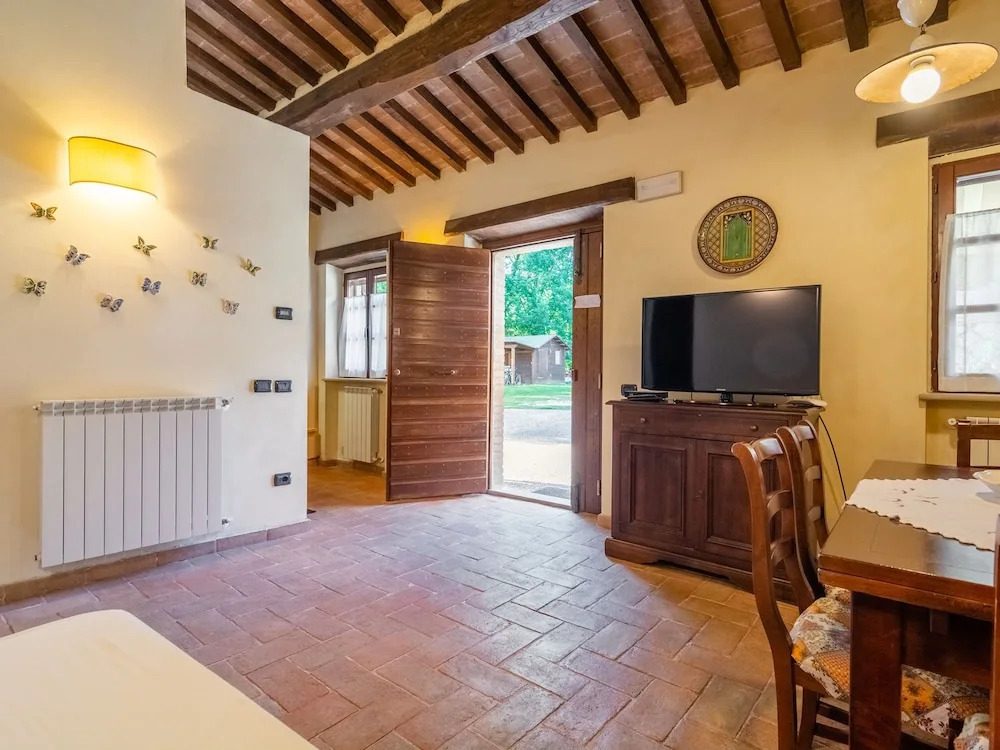 Dreamy Farmhouse with Hot Tub, Garden, BBQ, Swimming Pool