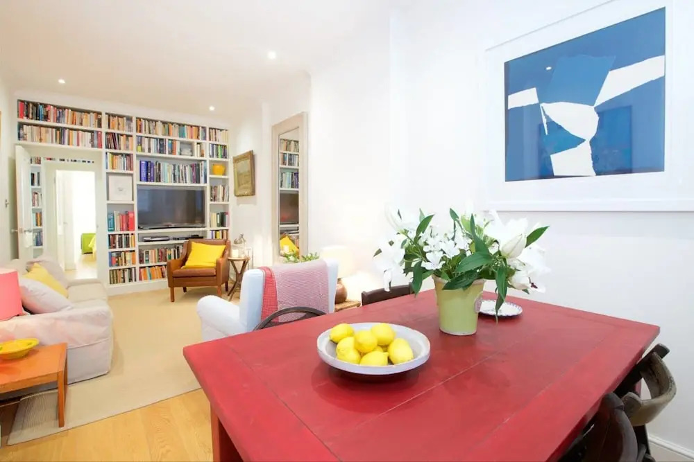 English Retro 2BR Apt, Moments From Battersea Park