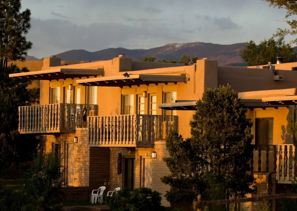 Fort Marcy Suites by All Seasons Resort Lodging