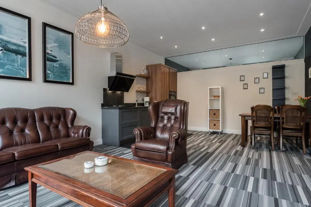 Villa Charlton 71a