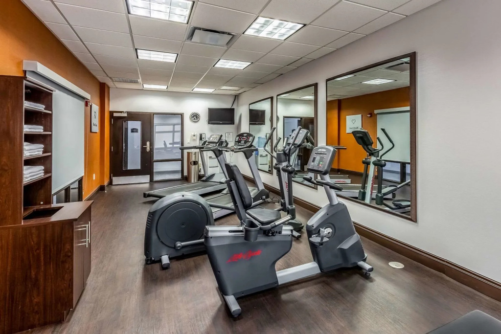 Отель Holiday Inn Express & Suites Lexington