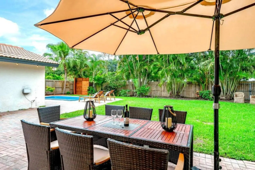 Near Downtown And Beach Luxury House & Heated Pool