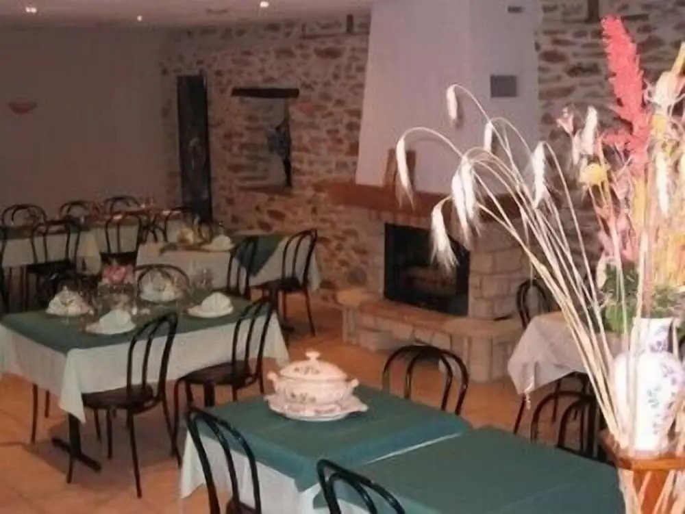 Logis Hôtel Restaurant Cruzel