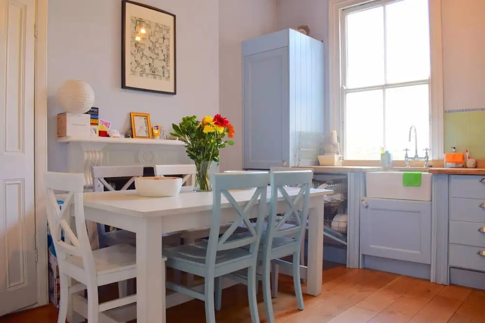 3 Bedroom Victorian Flat With Parking in South East London