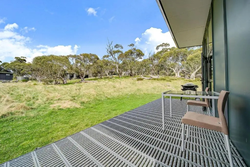Ecocrackenback 16 'Sustainable, luxurious chalet close to the slopes.'