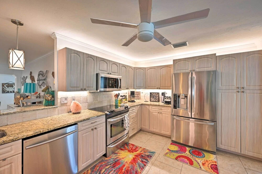 1 Mi to Dtwn: Sun-soaked Cape Coral Getaway!