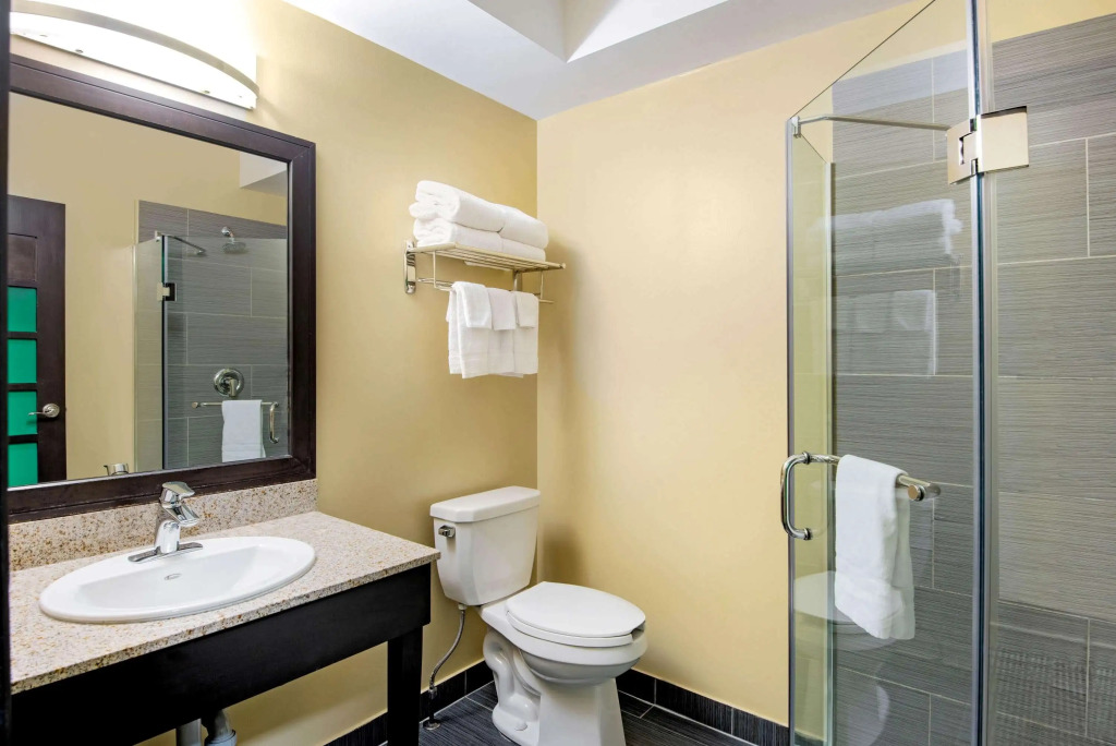 La Quinta Inn & Suites by Wyndham Oshawa