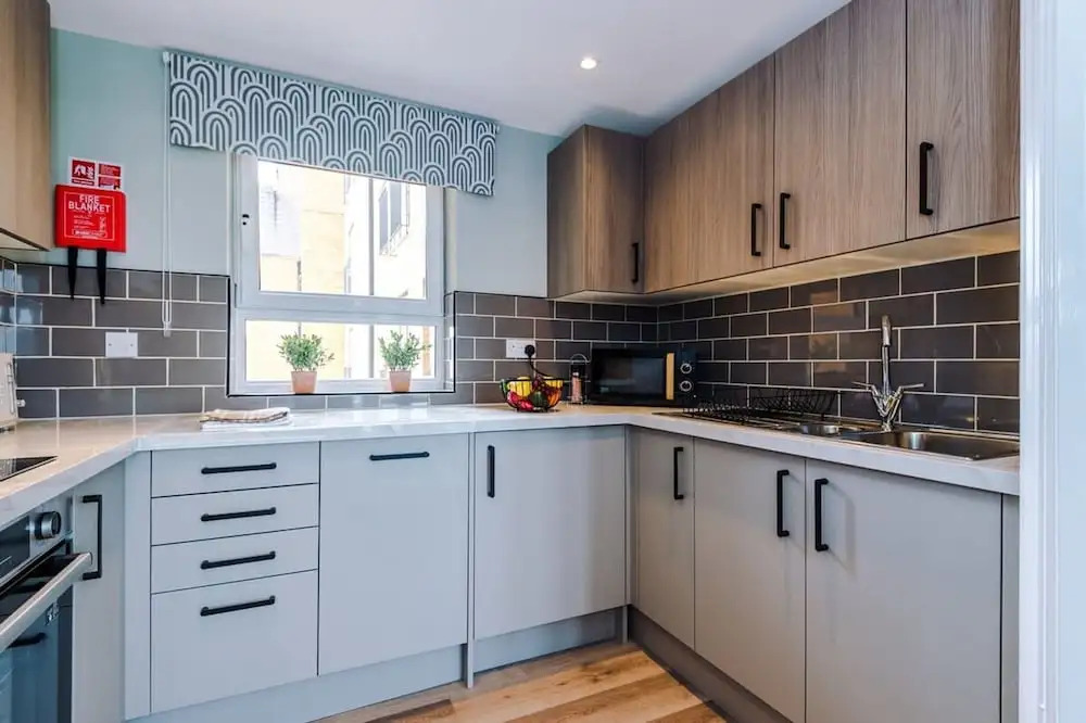 NEW Stylish Apartment Amazing Location Sleeps 6