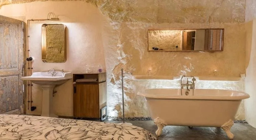 Amboise Troglodyte