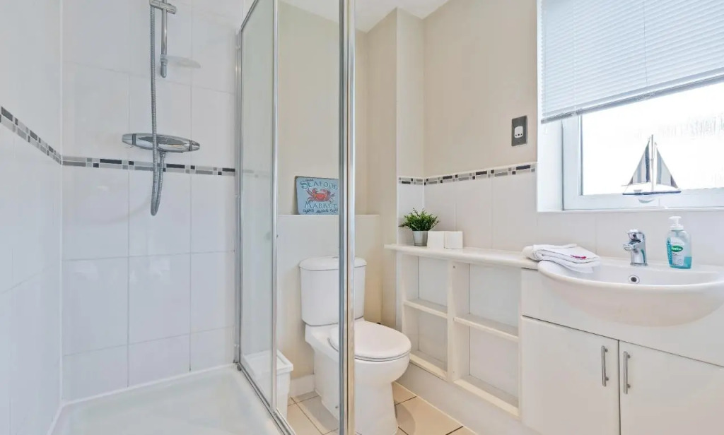Central Big House | Large Group House | 4 Bedrooms 3 Bathrooms | Roof Terrace | City Centre
