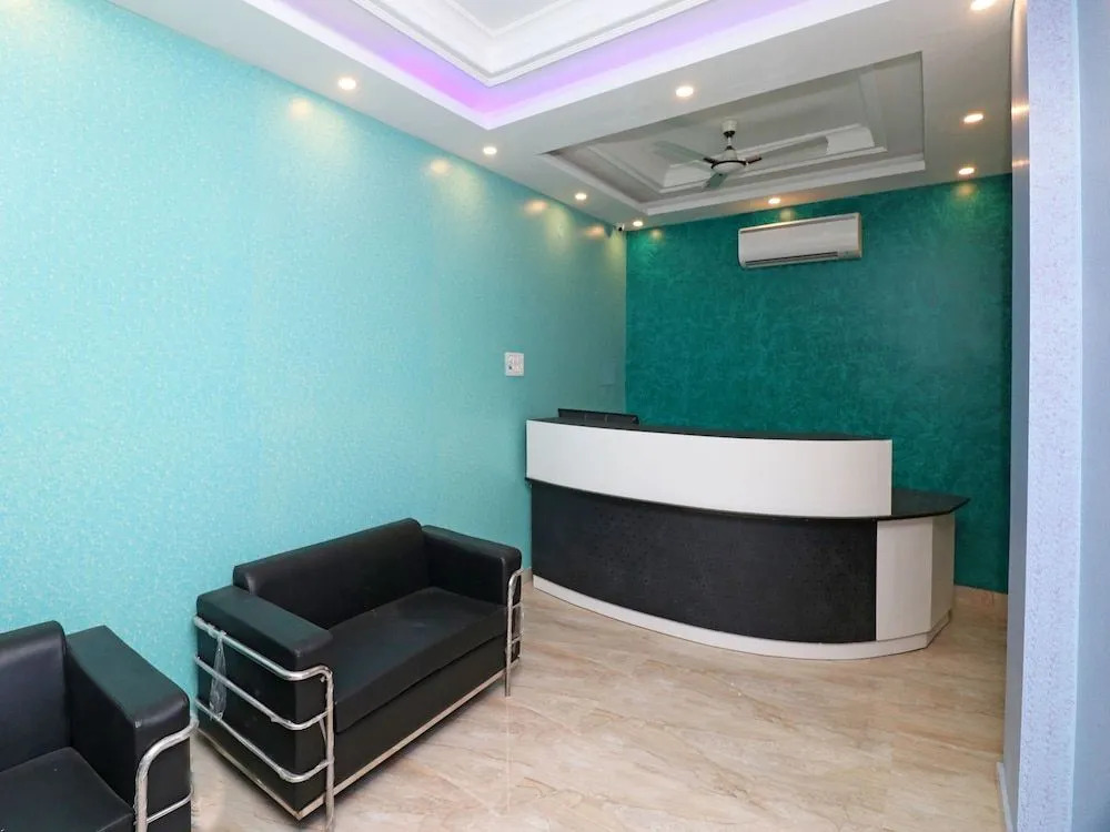 OYO 25130 Hotel Royal Inn
