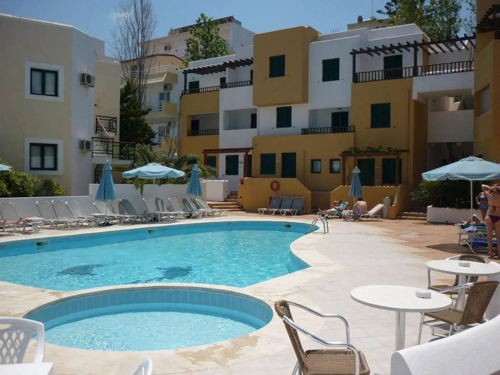 Elmi Beach Hotel & Suites