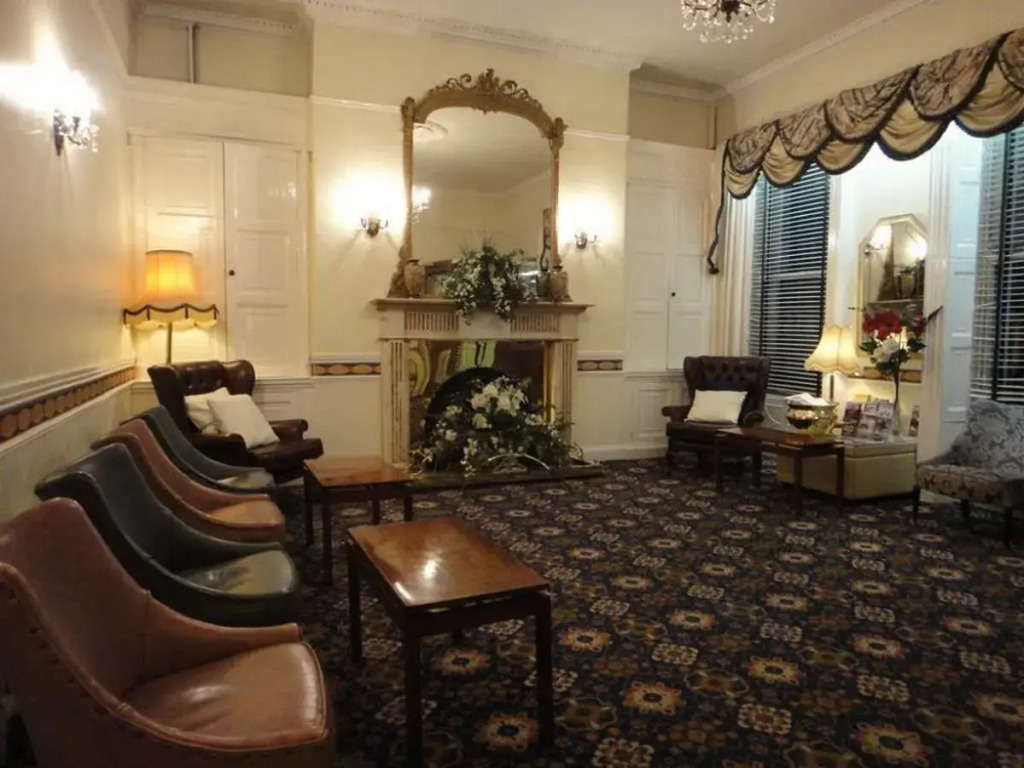 Dergvale Hotel