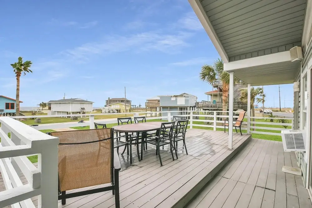 Coastline Views! Jamaica Beach Home w/ Foosball