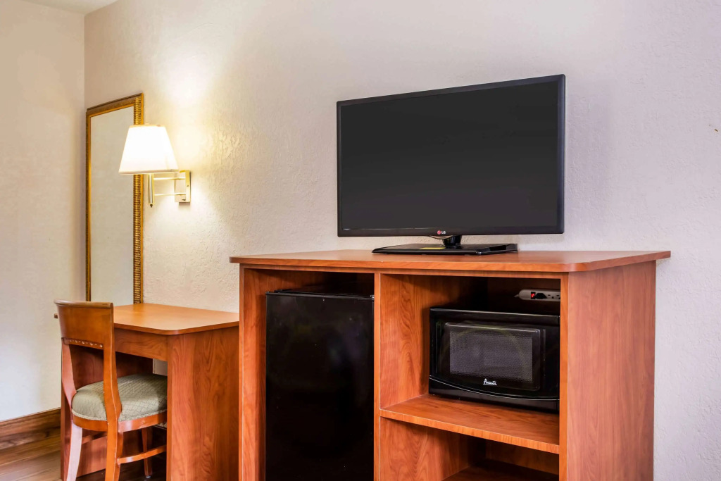 Super 8 by Wyndham North Palm Beach