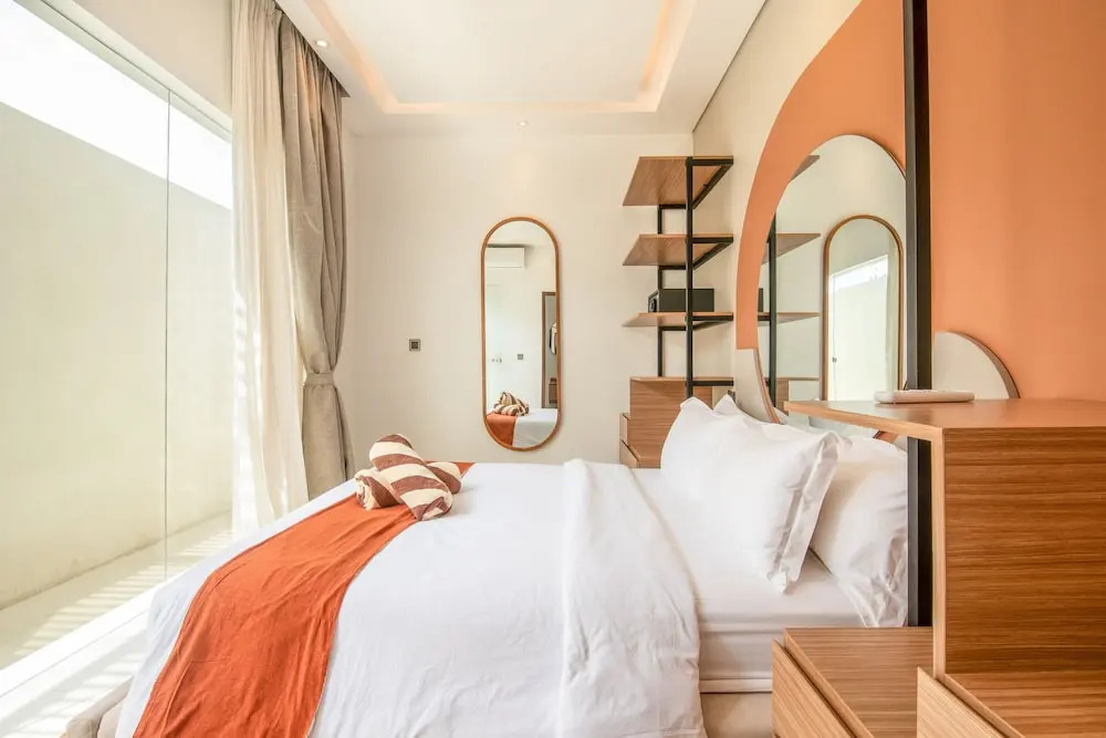 Opulent 6 BR in Canggu, 300m to Café Del mar
