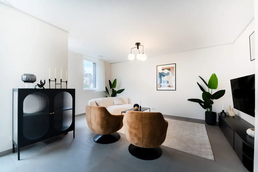 New high-end 2 BR Penthouse w Balcony
