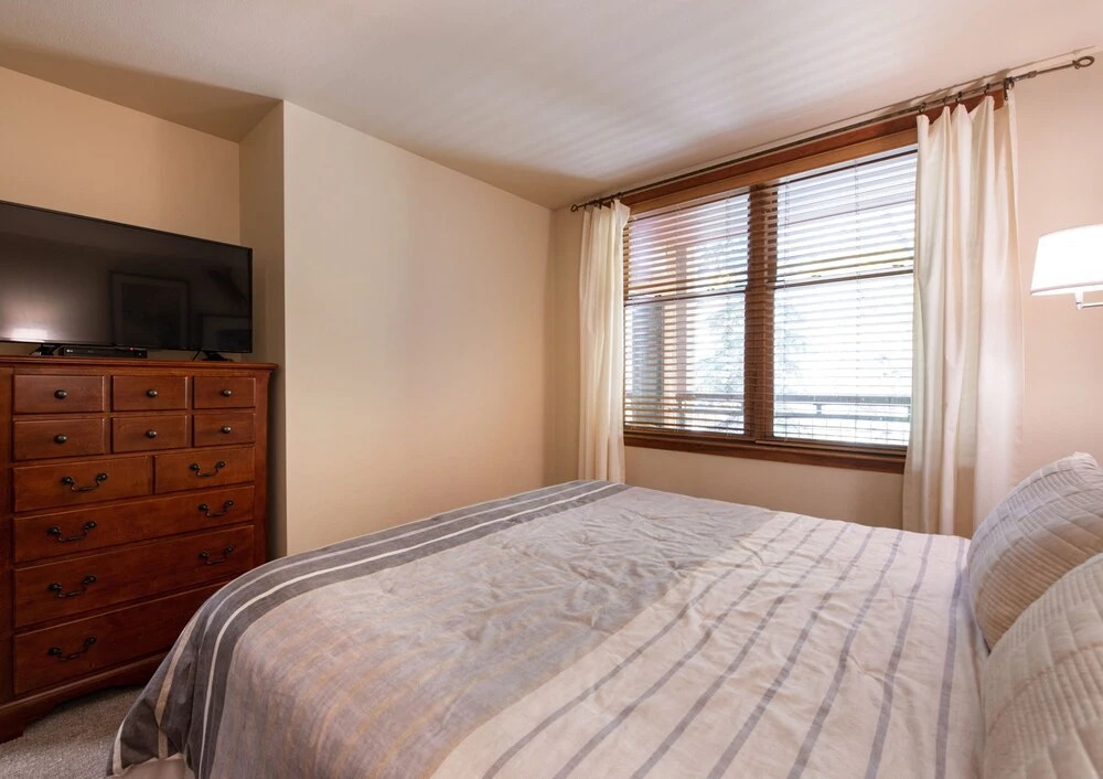 First Floor Riverside Condo Close to Slopes - Zephyr Mountain Lodge Premium-Rated 2108