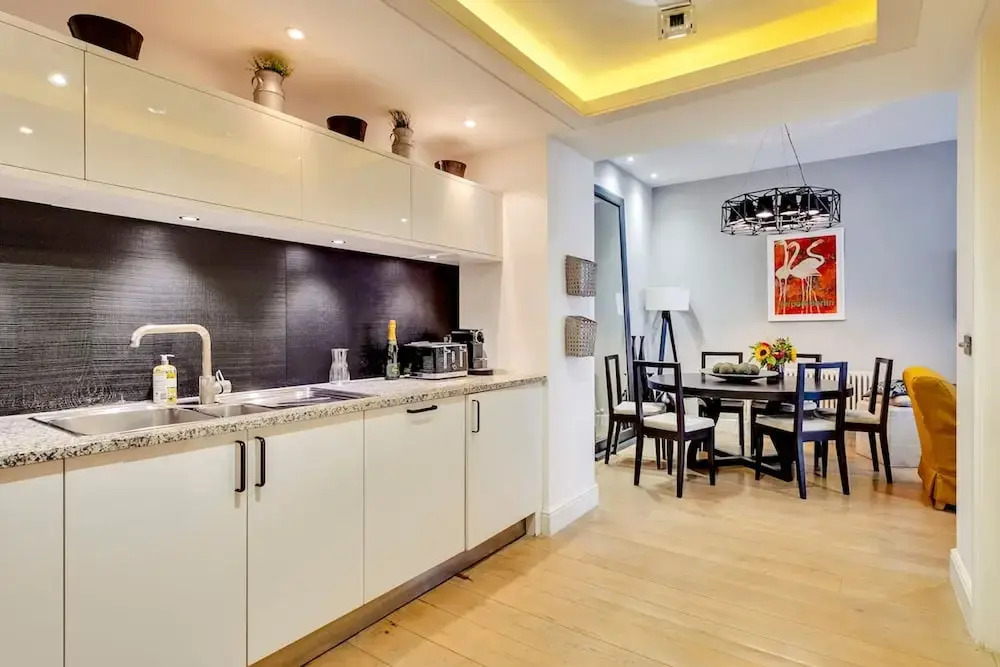 Luxe 4-bed Mews Home - 10 min to Harrods