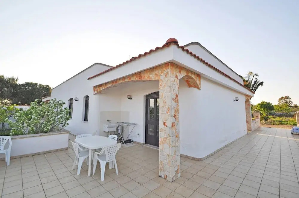 Villa Magnolia 1 Sleeps 8 Close to the sea