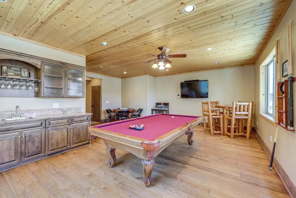 Walkable Big Bear Lake Home w/ Private Hot Tub!