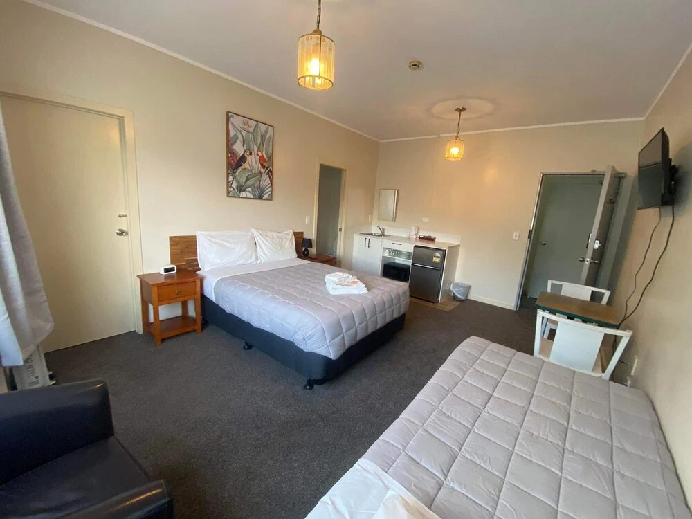 Airport B&B